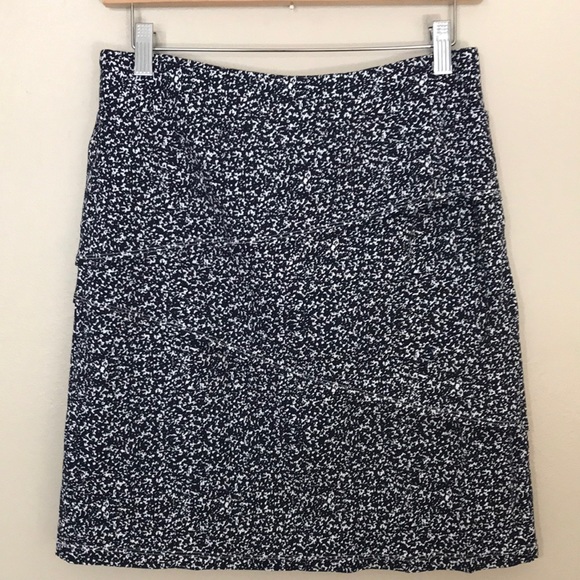 Like New J.McLaughlin Athleisure Skirt. Small - Picture 4 of 6